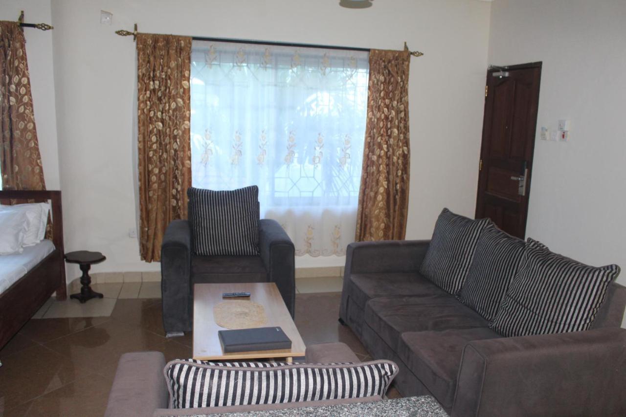 Chamiachi Hotel & Apartments Bamburi Exteriér fotografie